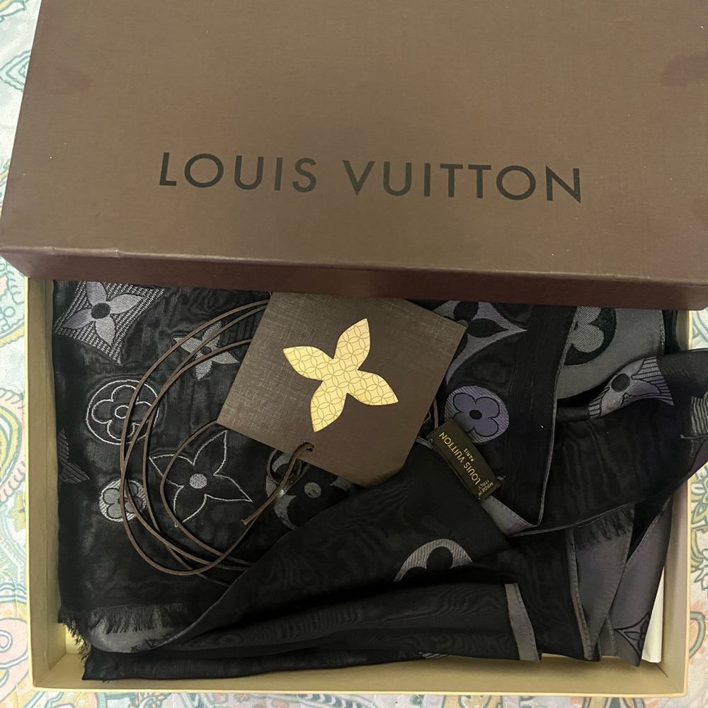 Louis Vuitton monogram shine scarf